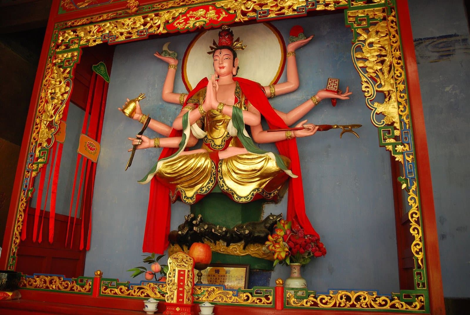 Forested paths and Taoist temples on Mount Qingcheng — view 3