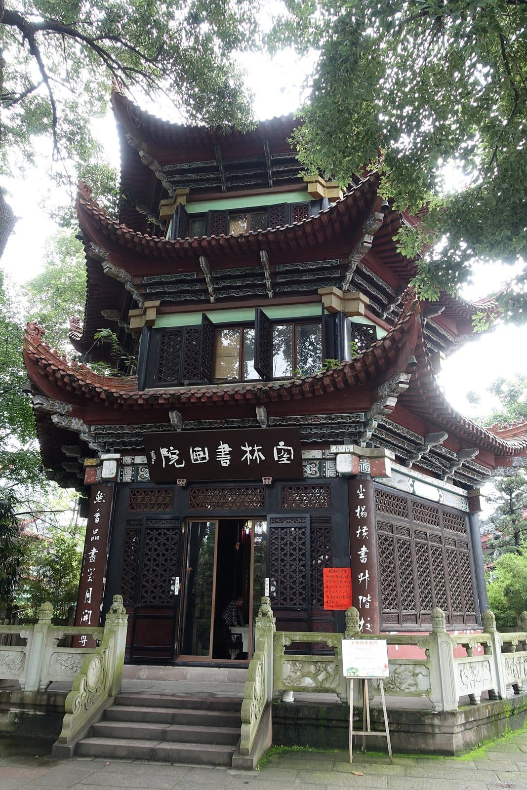 Temple halls and courtyards at Chengdu's Wenshu Monastery — view 1