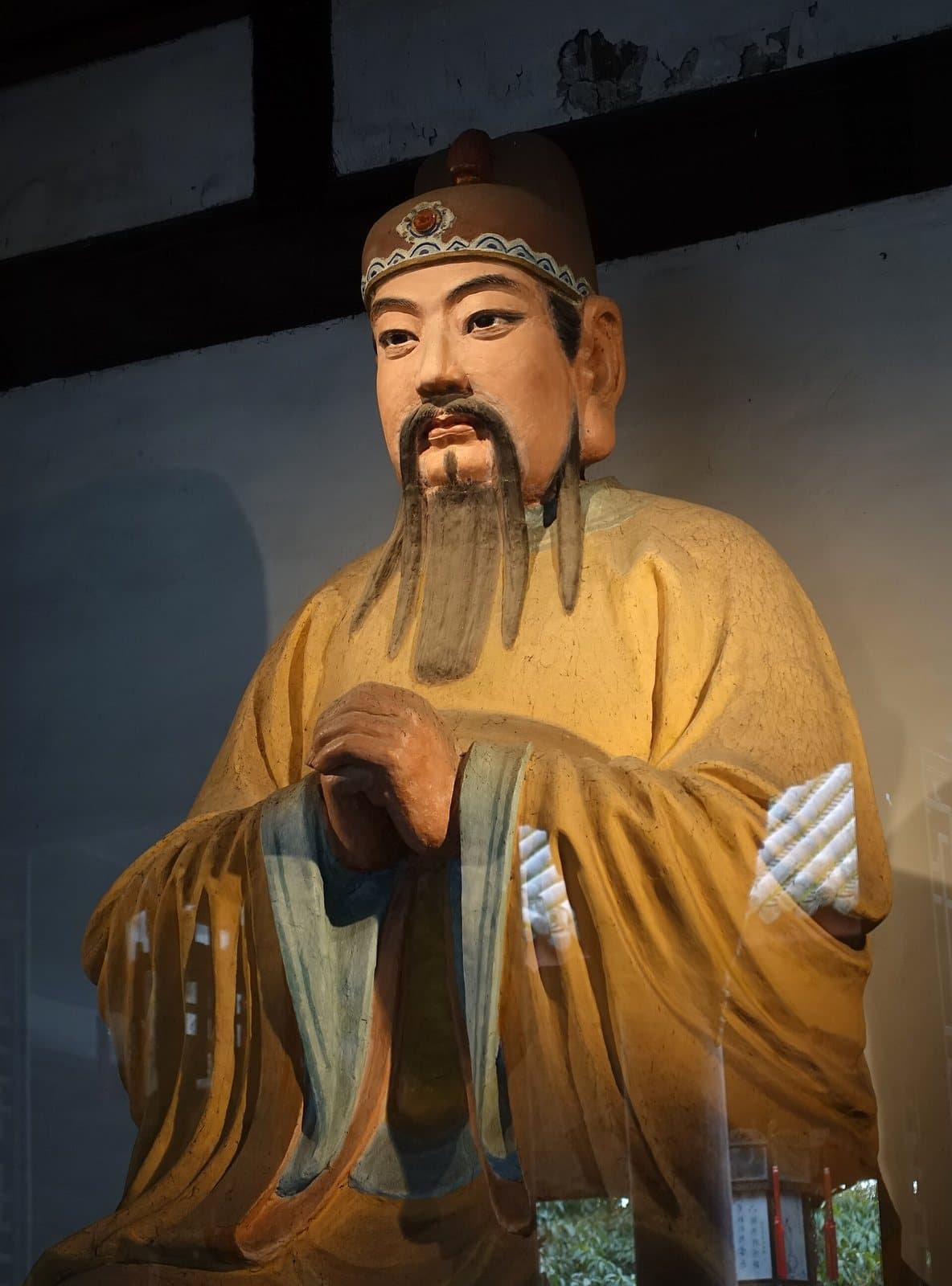 Red walls, halls and gardens at Chengdu Wuhou Shrine — view 3