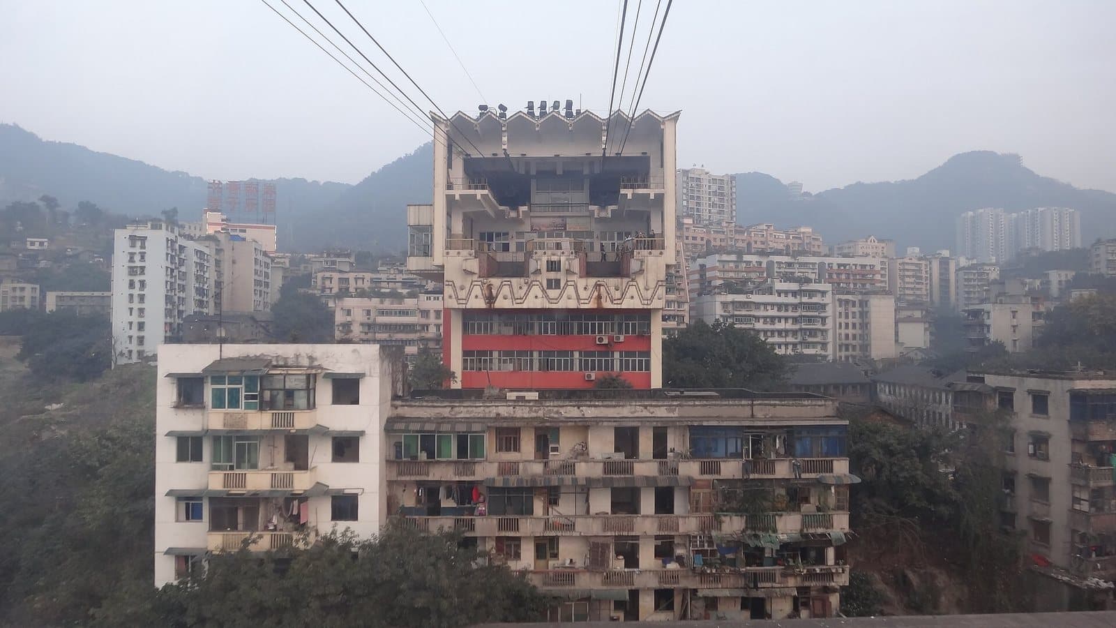 Cable car crossing the Yangtze River in Chongqing — view 3