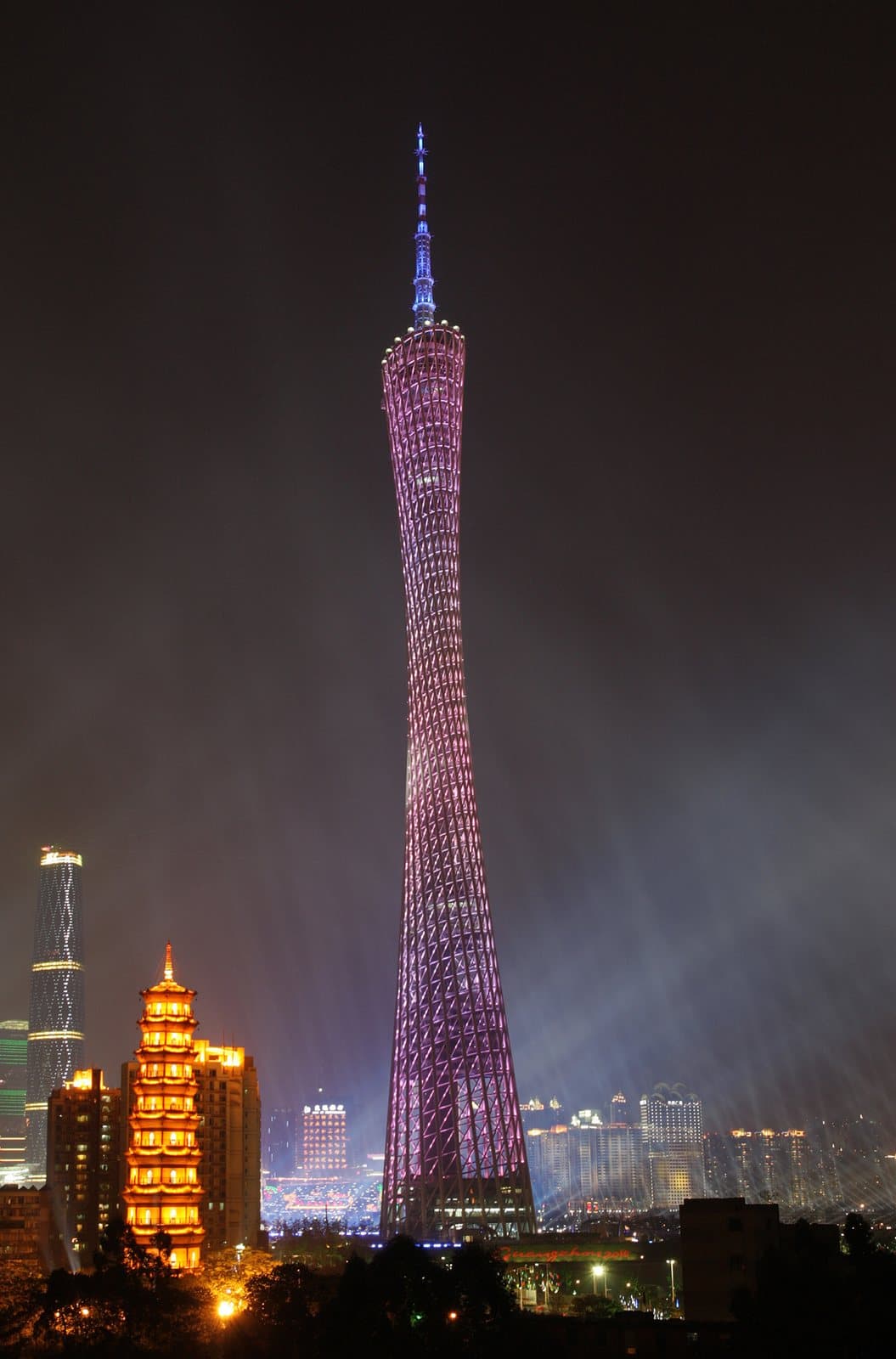 Canton Tower beside the Pearl River in Guangzhou — view 1