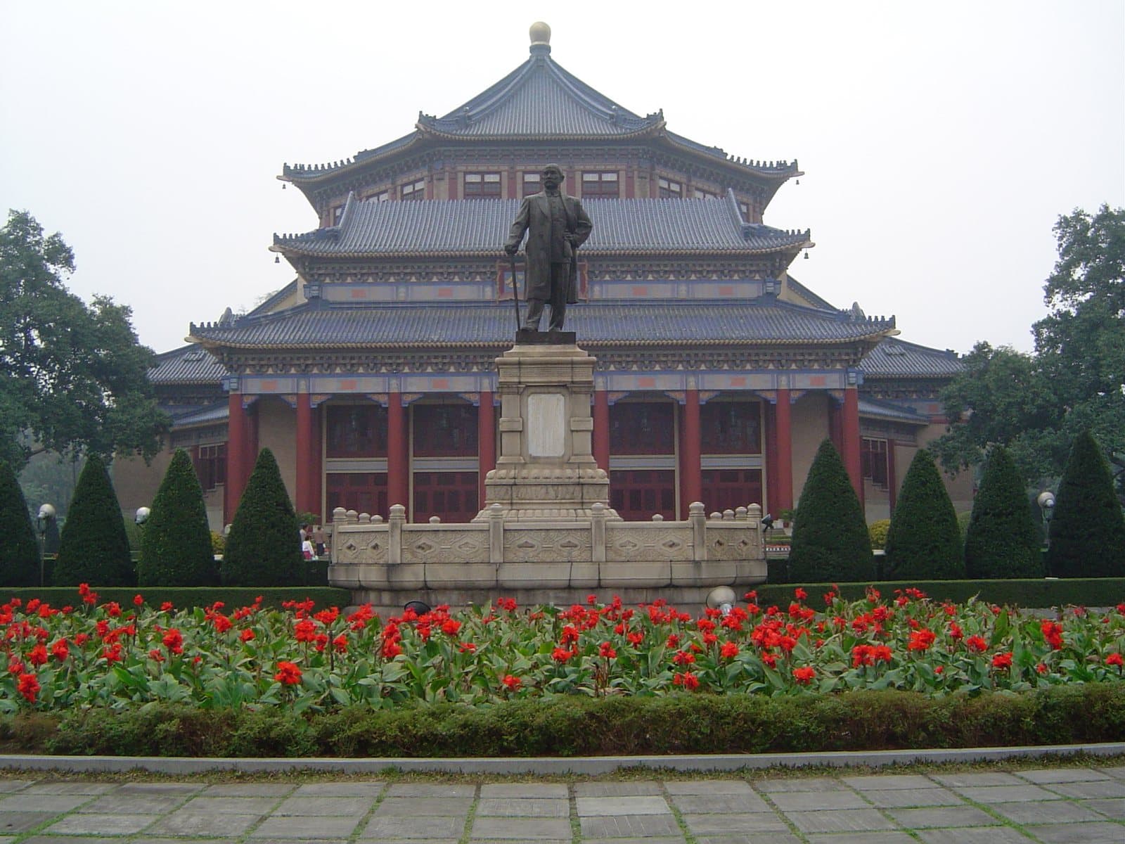 Sun Yat-sen Memorial Hall in Guangzhou — view 1
