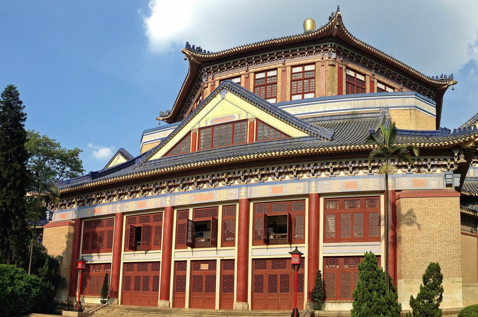 Sun Yat-sen Memorial Hall in Guangzhou — view 2