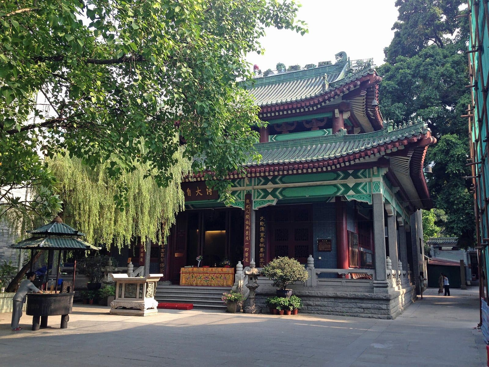 Flower Pagoda at Guangzhou's Temple of the Six Banyan Trees — view 1