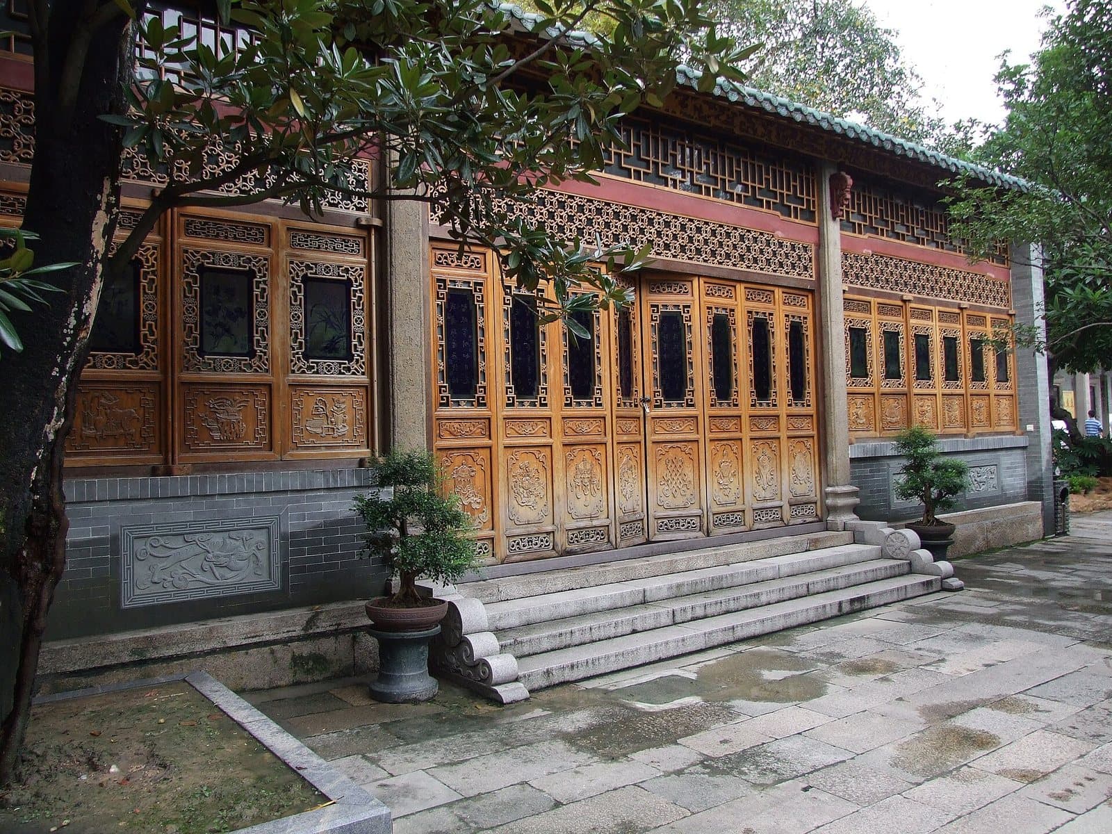 Flower Pagoda at Guangzhou's Temple of the Six Banyan Trees — view 2