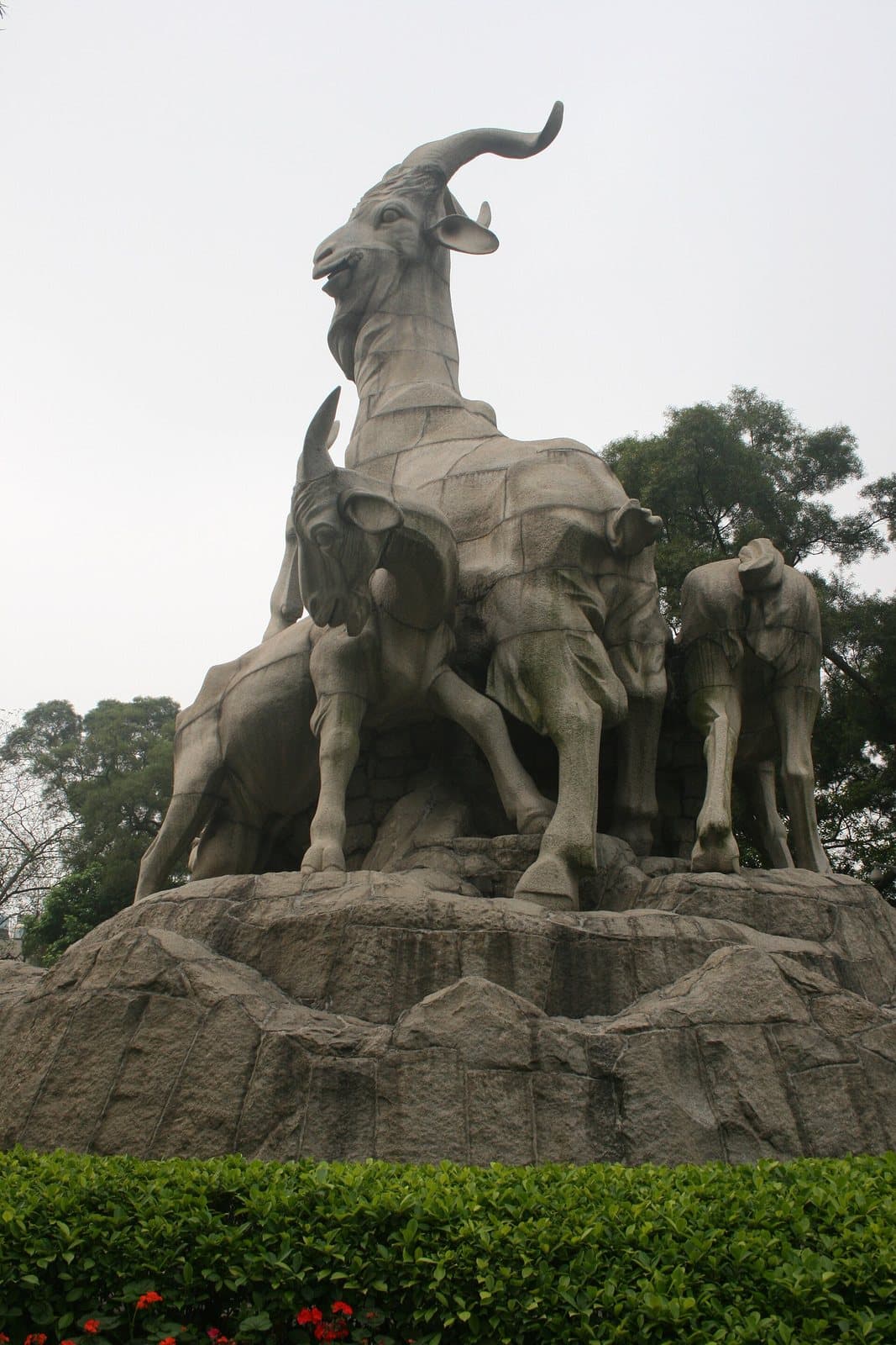 Five Rams statue and greenery in Yuexiu Park — view 2