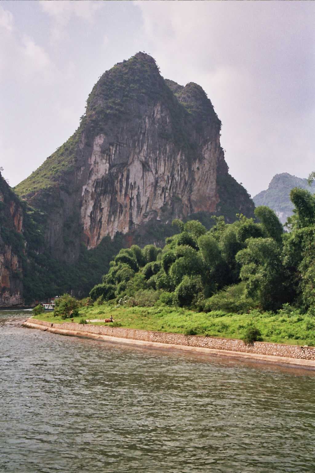 Karst peaks and river scenery along the Li River from Guilin — view 1