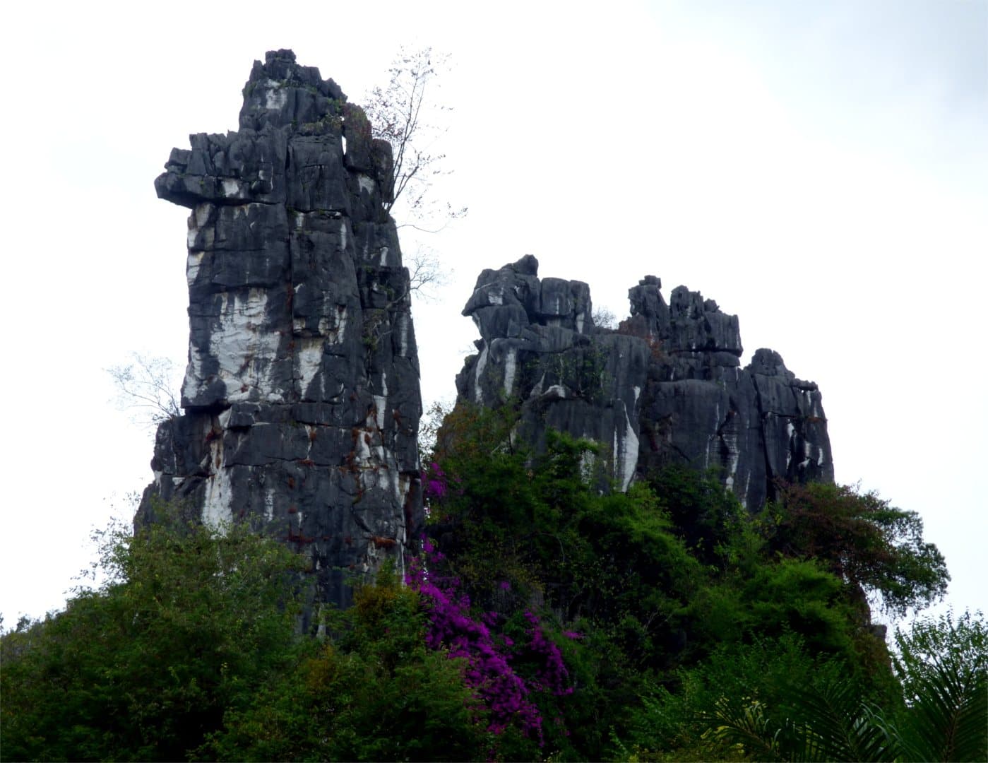 Karst hills, bridges and greenery in Guilin's Seven Star Park — view 2
