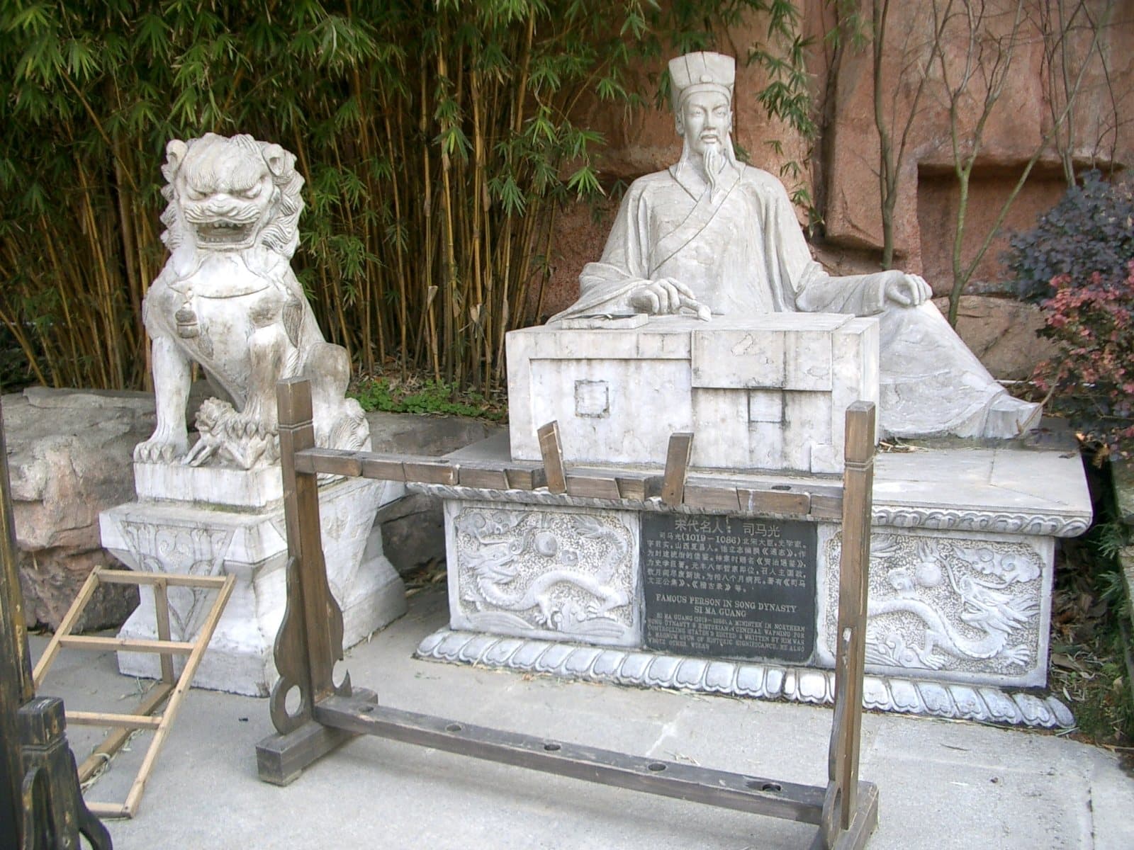 Song-inspired buildings and performances at Hangzhou Songcheng — view 3