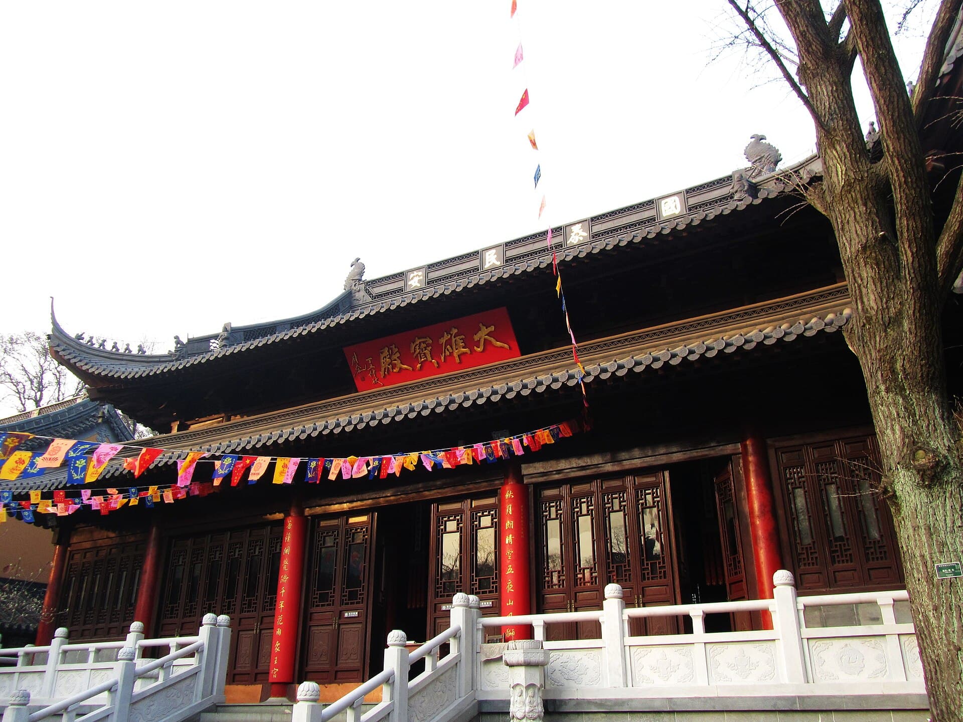Linggu Temple — view 2