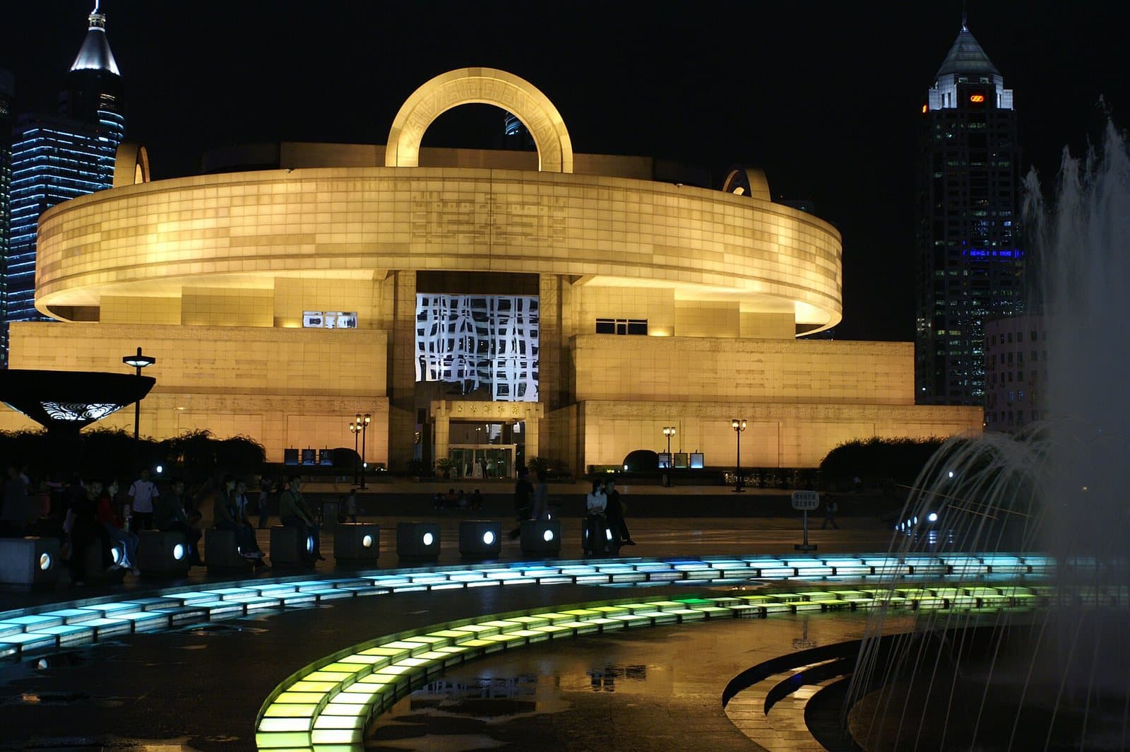 Shanghai Museum and its galleries — view 2