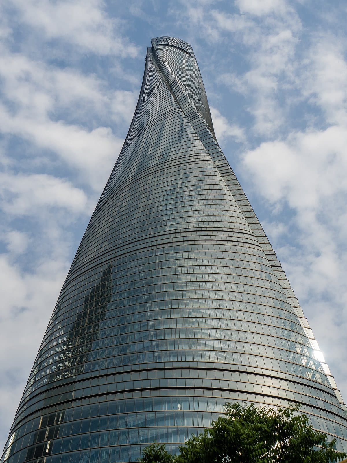 Shanghai Tower rising above the Lujiazui skyline — view 1