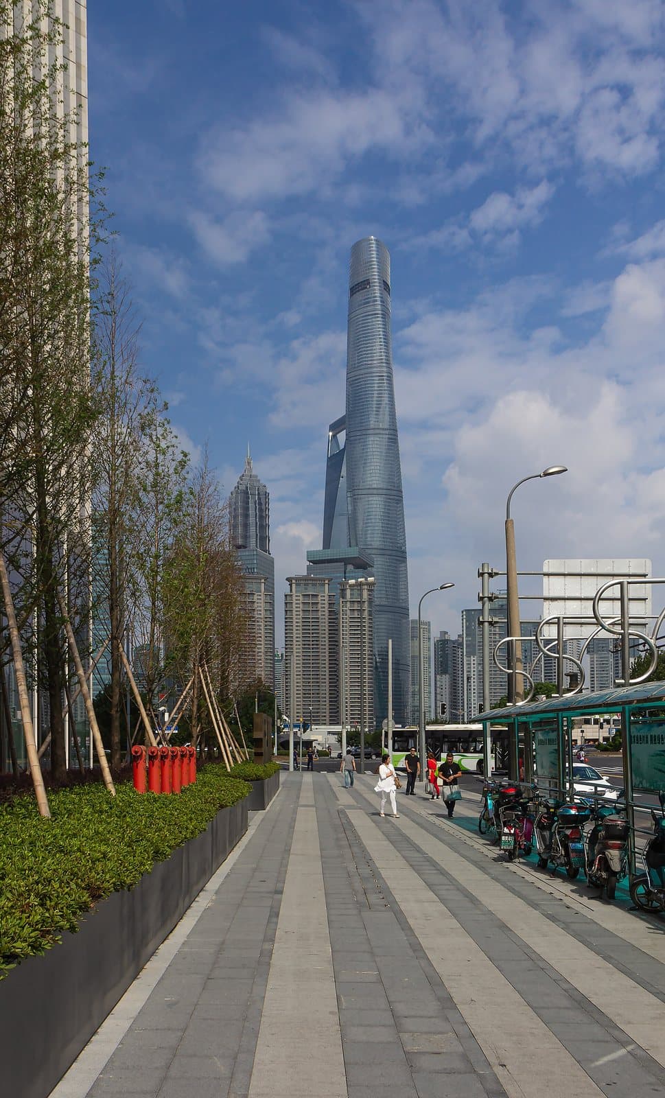 Shanghai Tower rising above the Lujiazui skyline — view 2