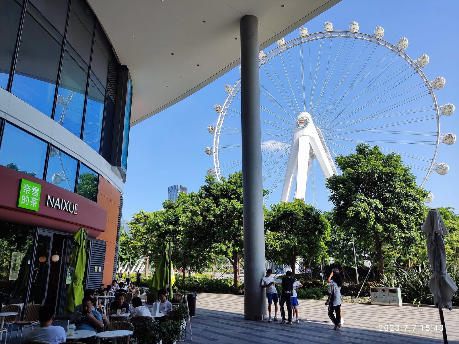 Bay Glory Ferris wheel at OH Bay in Shenzhen — view 2