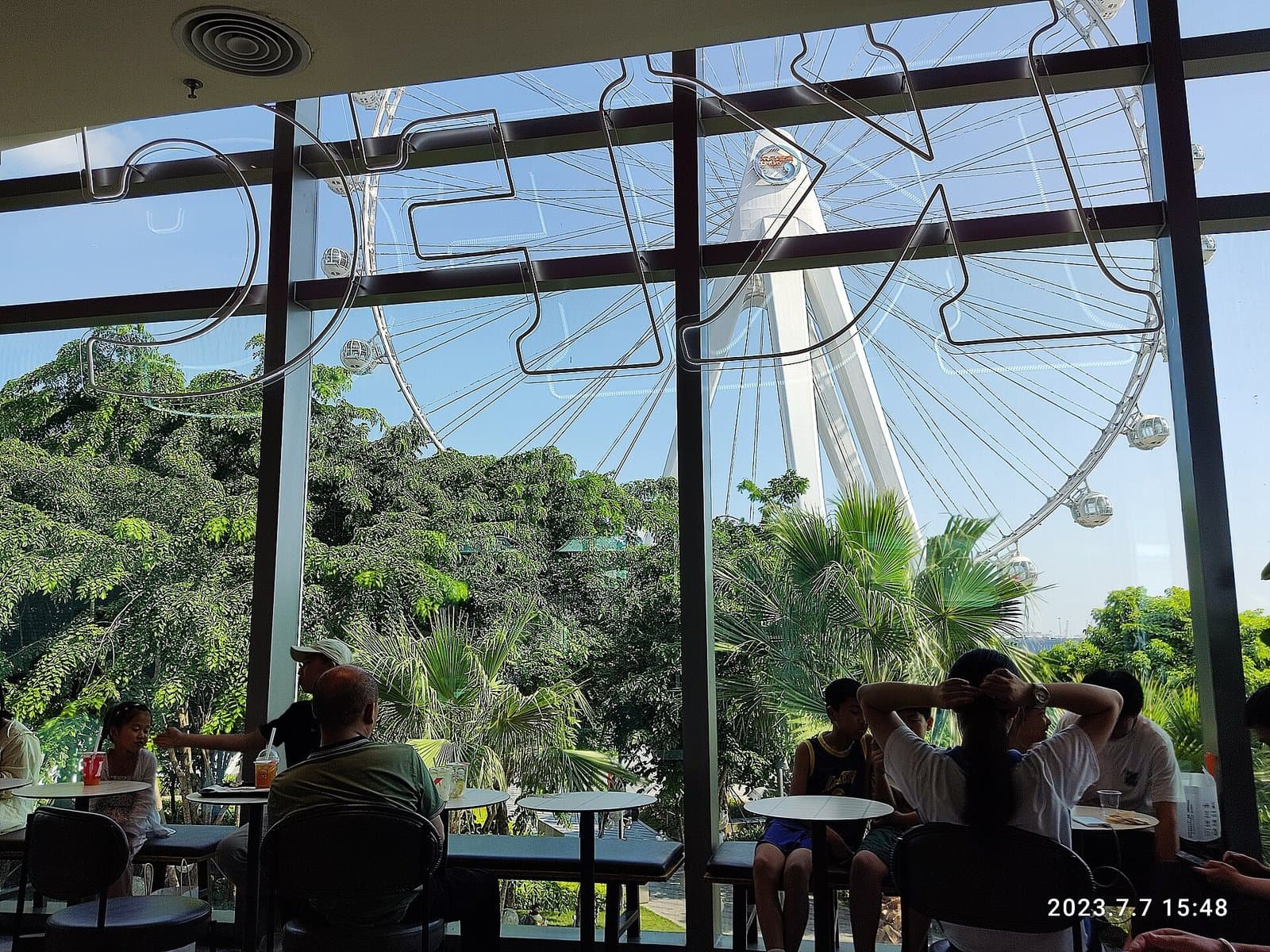Bay Glory Ferris wheel at OH Bay in Shenzhen — view 3