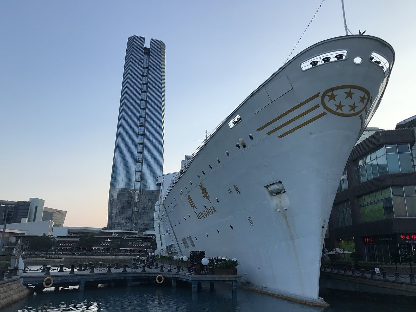 Minghua ship and plaza at Sea World Shekou — view 3