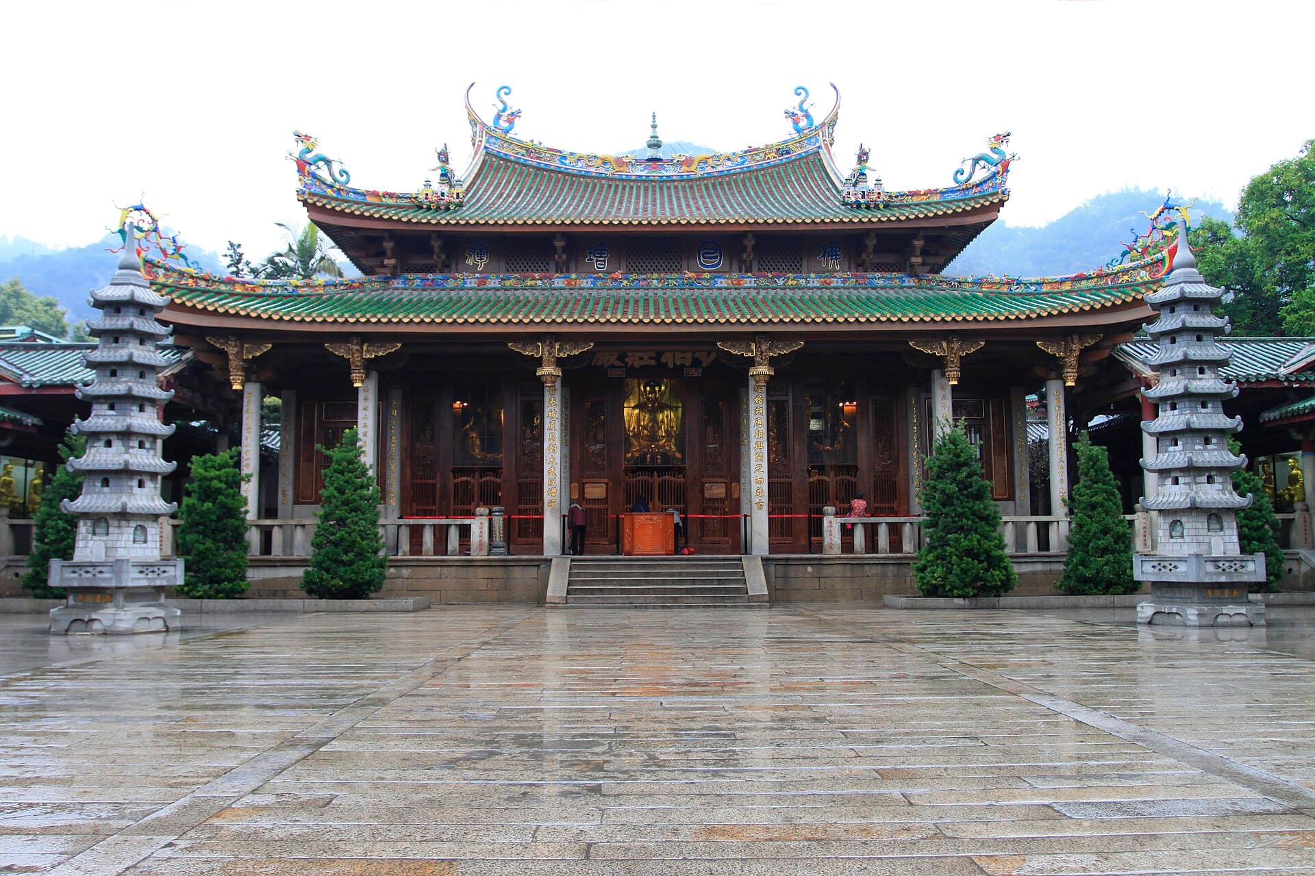 Nanputuo Temple — view 2