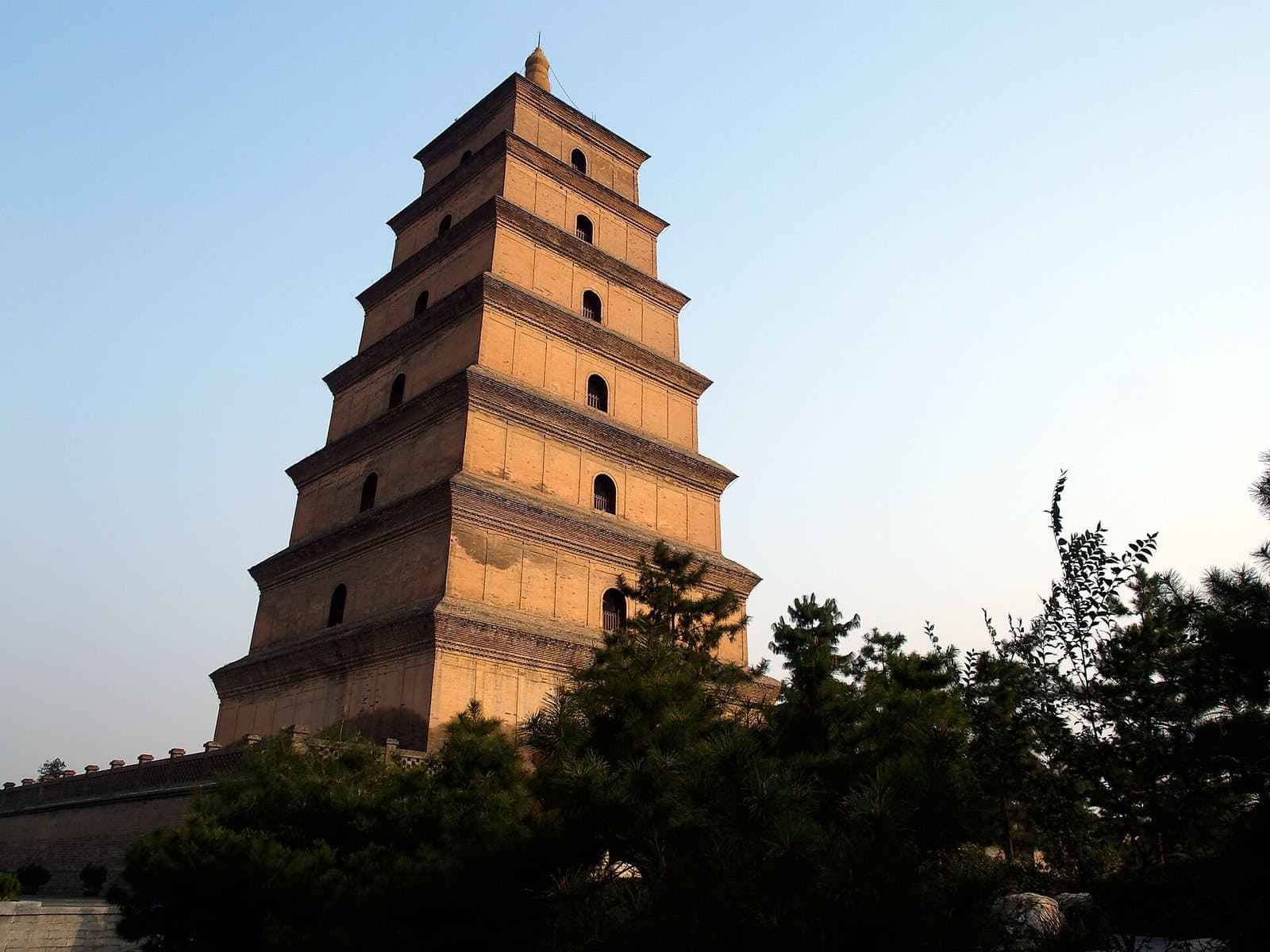 Big Wild Goose Pagoda at Da Ci'en Temple in Xi'an — view 1