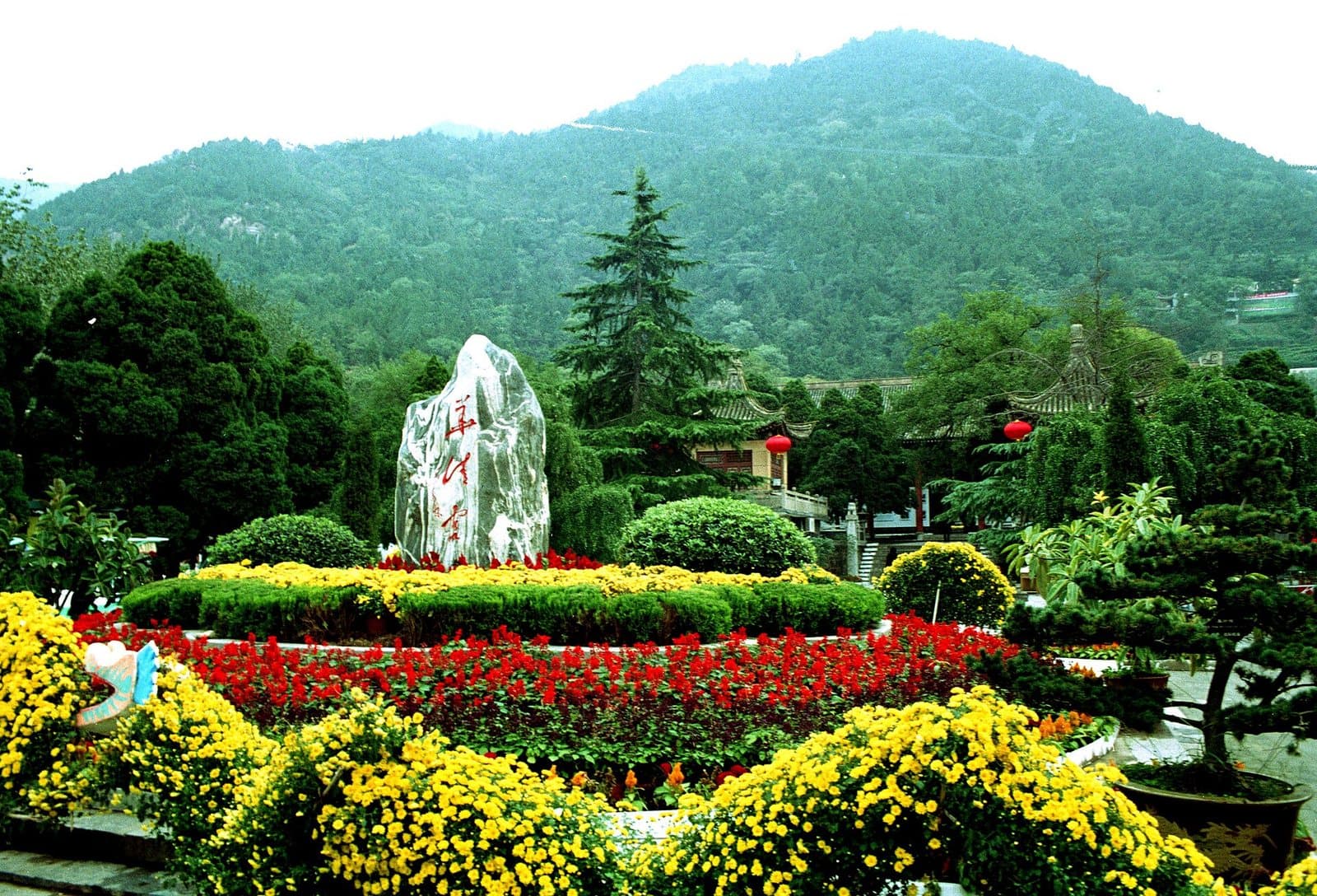 Palace gardens and historic buildings at Huaqing Palace — view 1