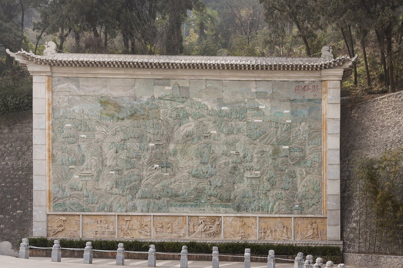 Palace gardens and historic buildings at Huaqing Palace — view 3