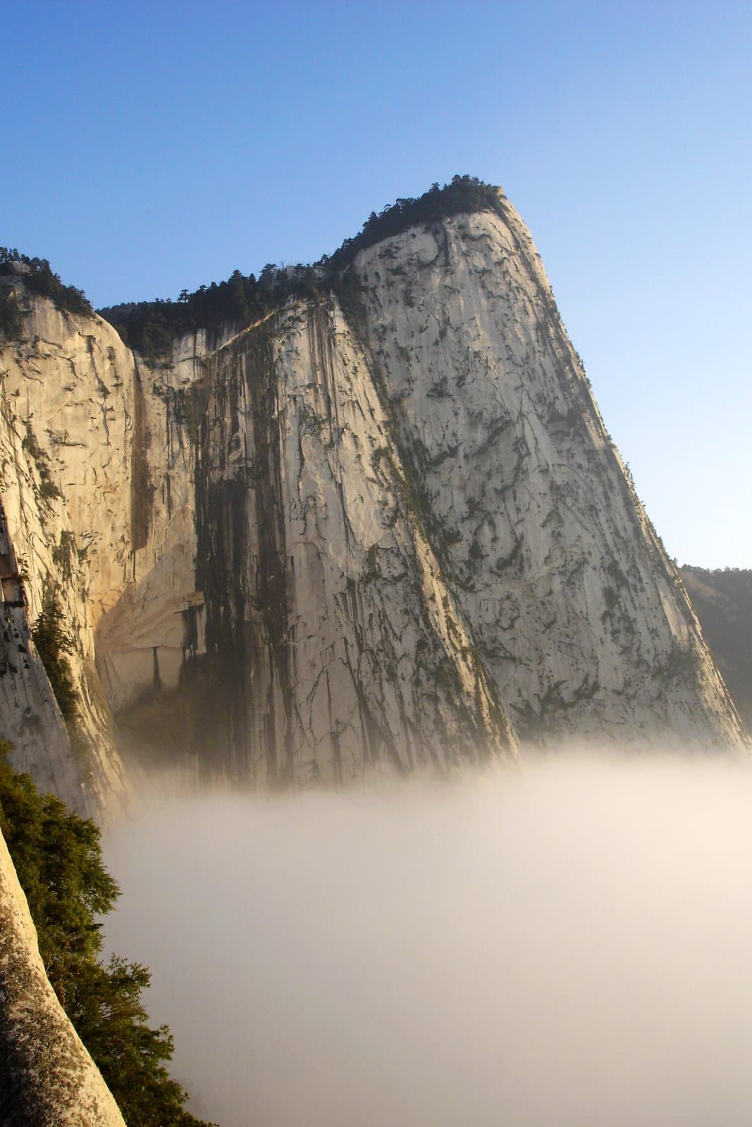 Mountain peaks and paths at Mount Huashan in Shaanxi — view 1