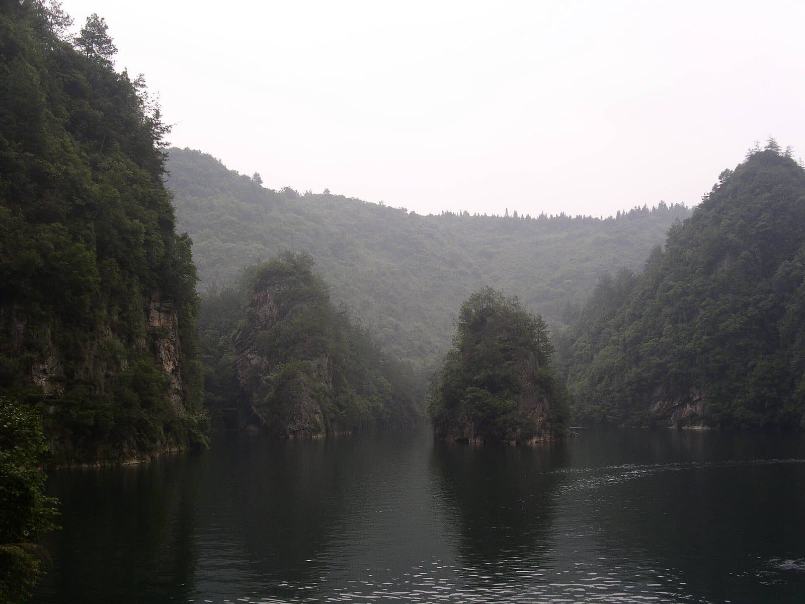 Mountain lake and forested cliffs at Baofeng Lake — view 1