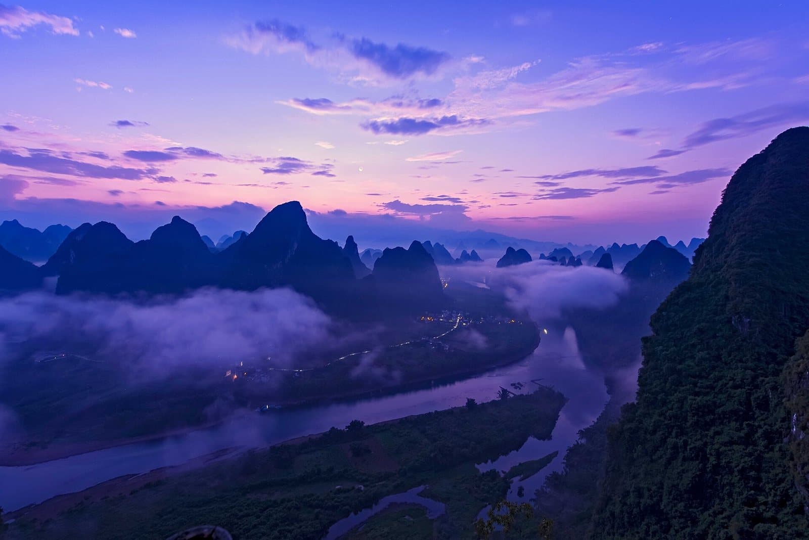 Li River bends and karst peaks viewed from Xianggong Mountain — view 3