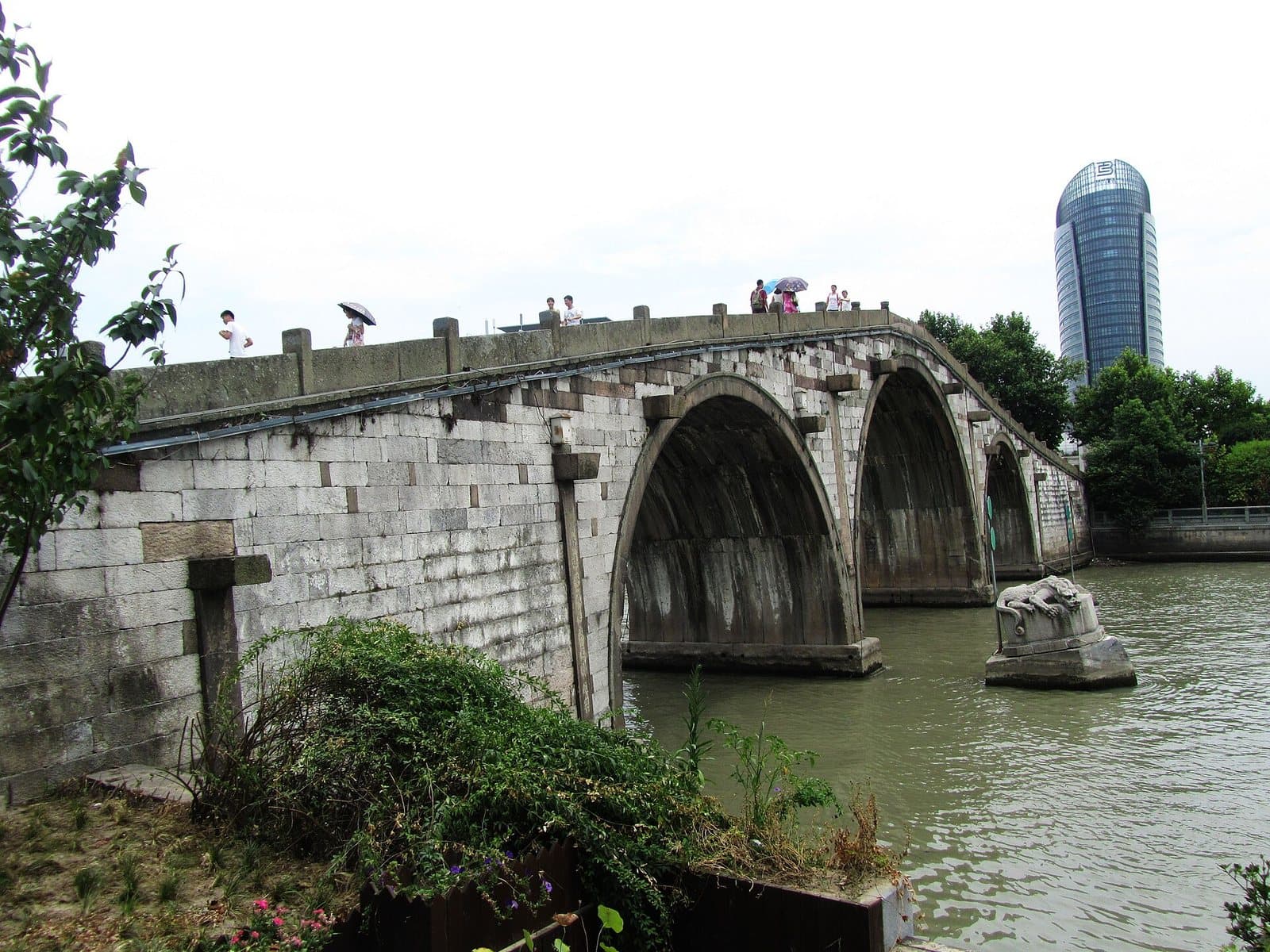 Gongchen Bridge and the Grand Canal in Hangzhou — view 2