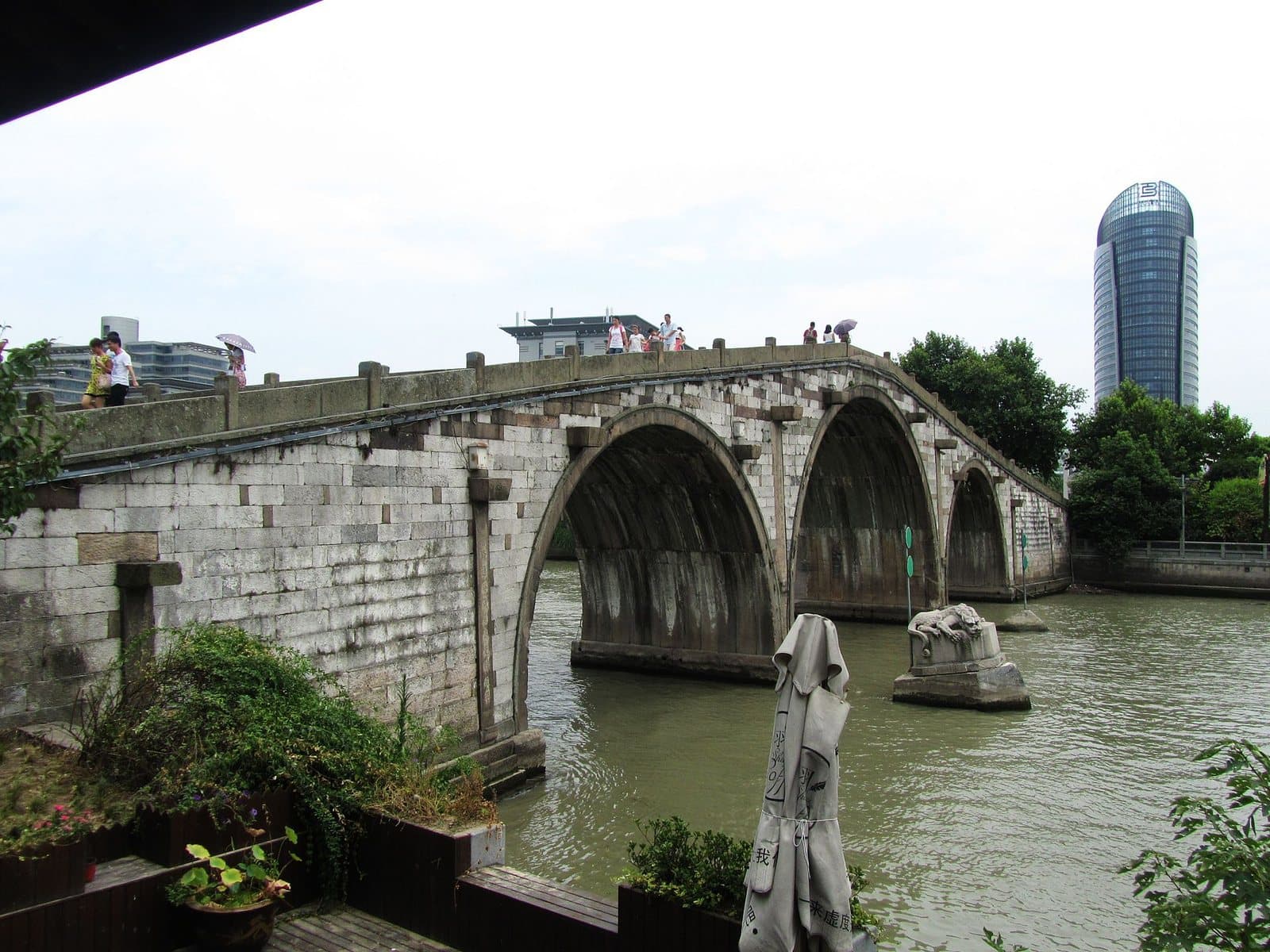 Gongchen Bridge and the Grand Canal in Hangzhou — view 3