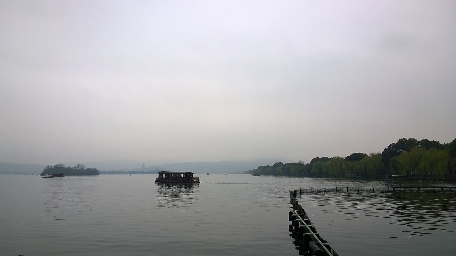 West Lake, causeways and hills in Hangzhou — view 2