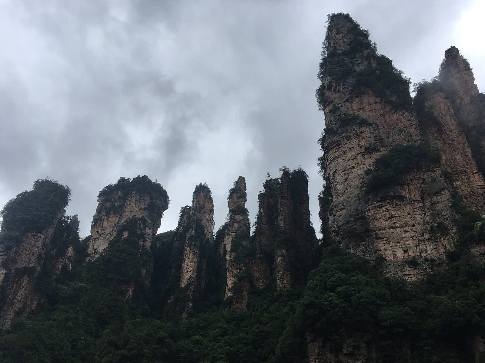 Sandstone peaks and viewpoints at Yuanjiajie — view 2