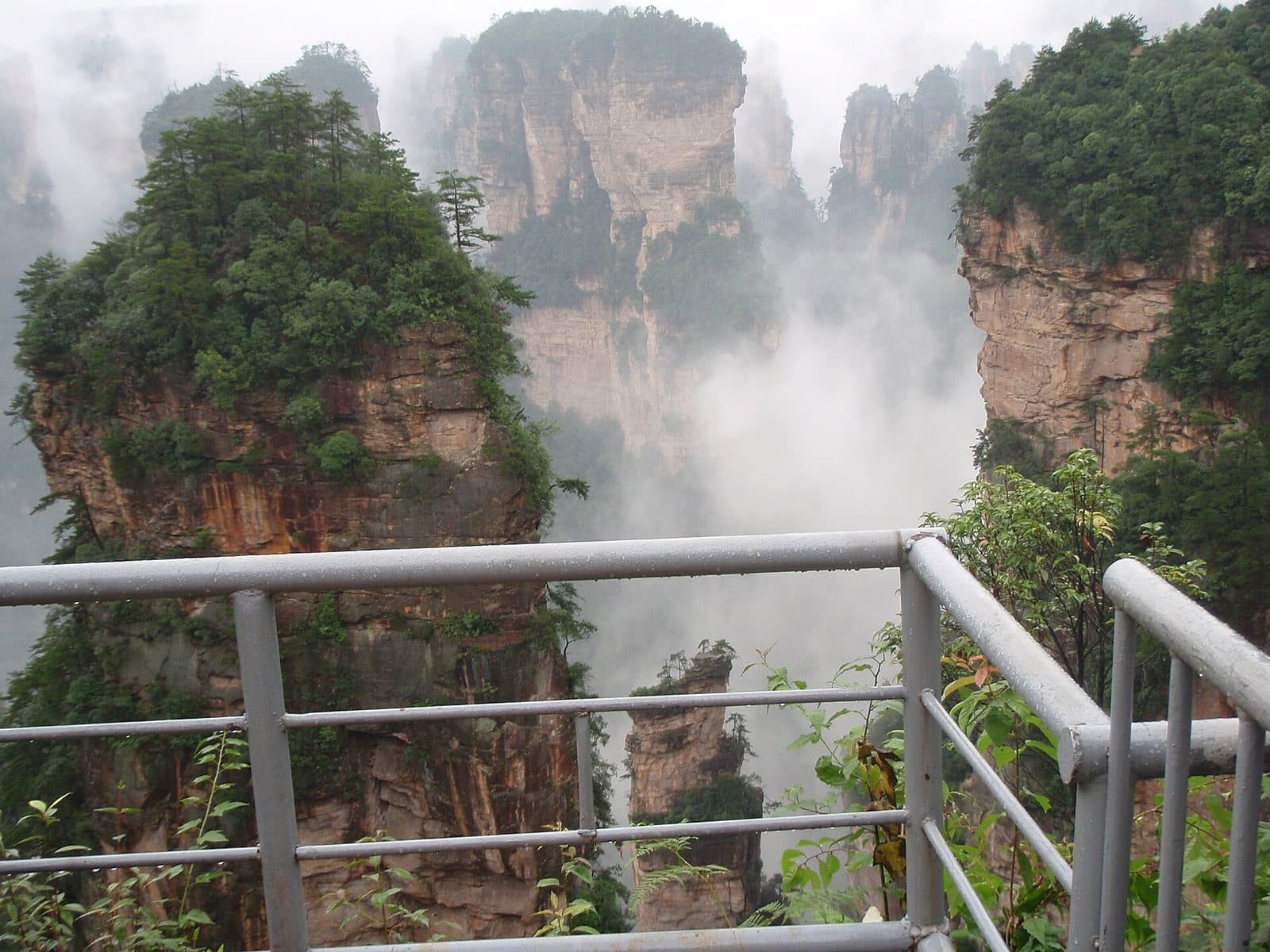 Sandstone peaks and viewpoints at Yuanjiajie — view 3
